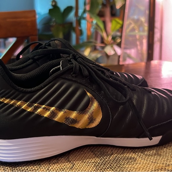 Nikes 👣🔮 - Picture 4 of 4